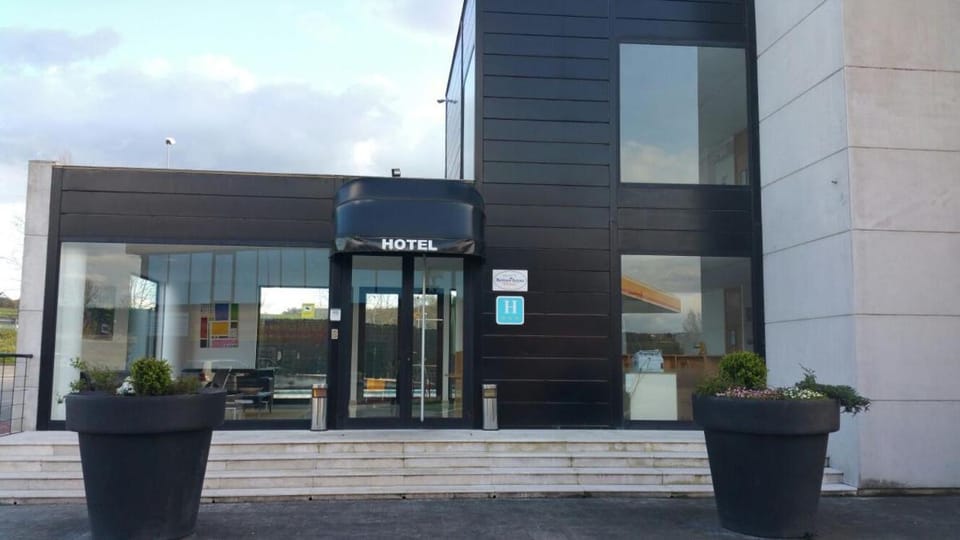 Puerta de Santillana Hotel in Western coast of Cantabria