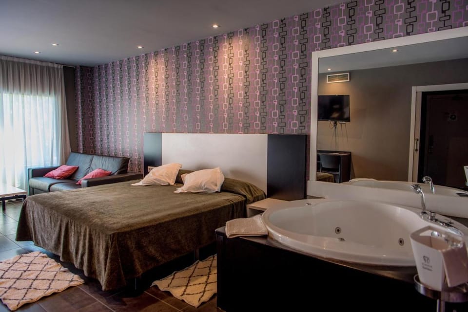 Hotel Acacias Suites & Spa Hotel in Lloret de Mar (Bus Station)