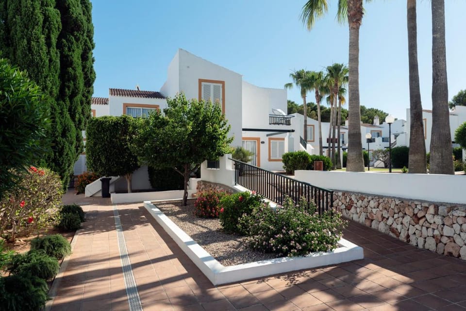 AluaSun Lago Park Apartment in Cala en Bosc