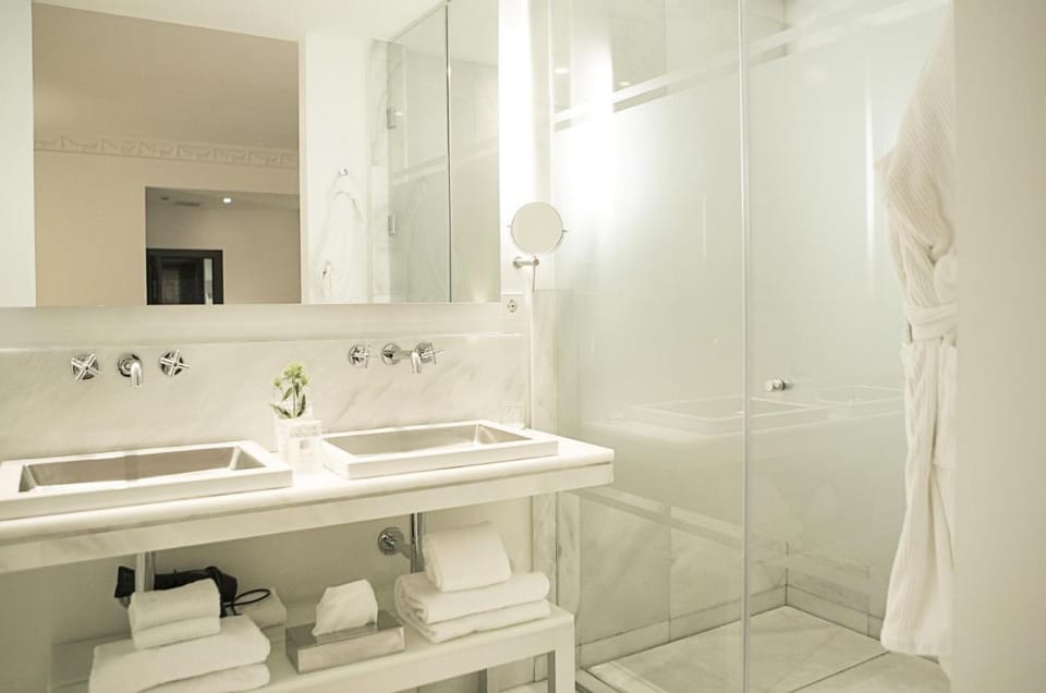 Hospes Puerta de Alcalá, a Member of Design Hotels Hotel in Madrid