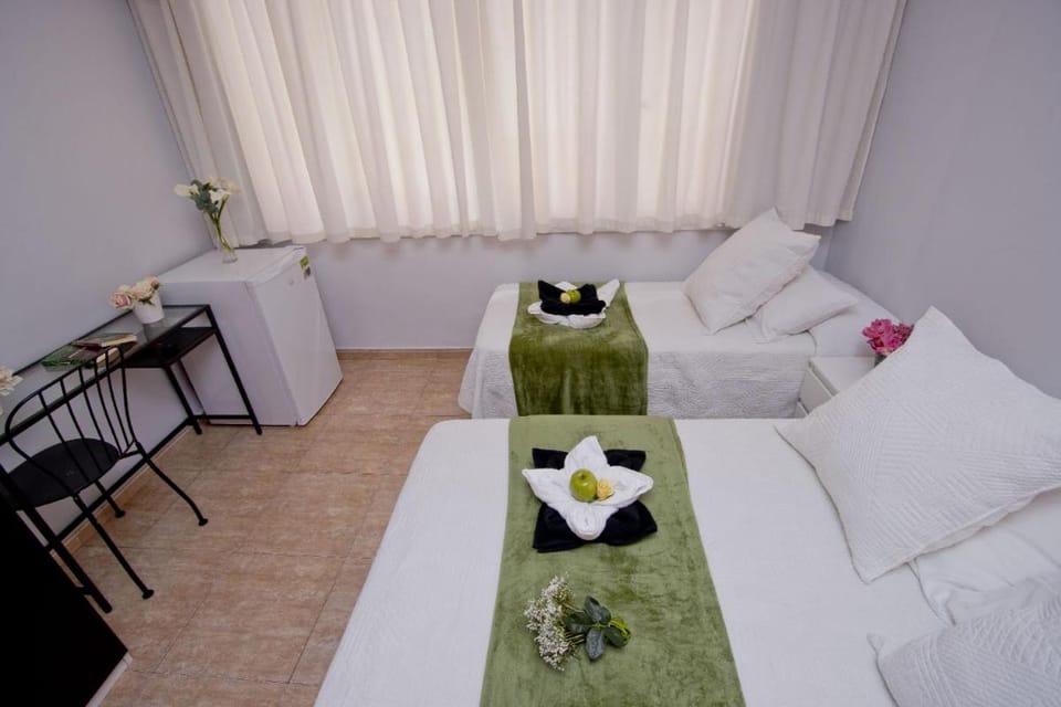 Barcelona City North Hostal Bed and Breakfast in Barcelona