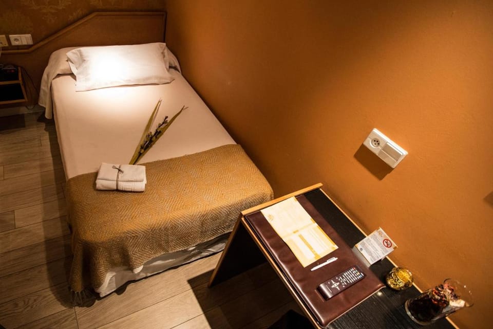 Hostal Paris Bed and Breakfast in Valladolid