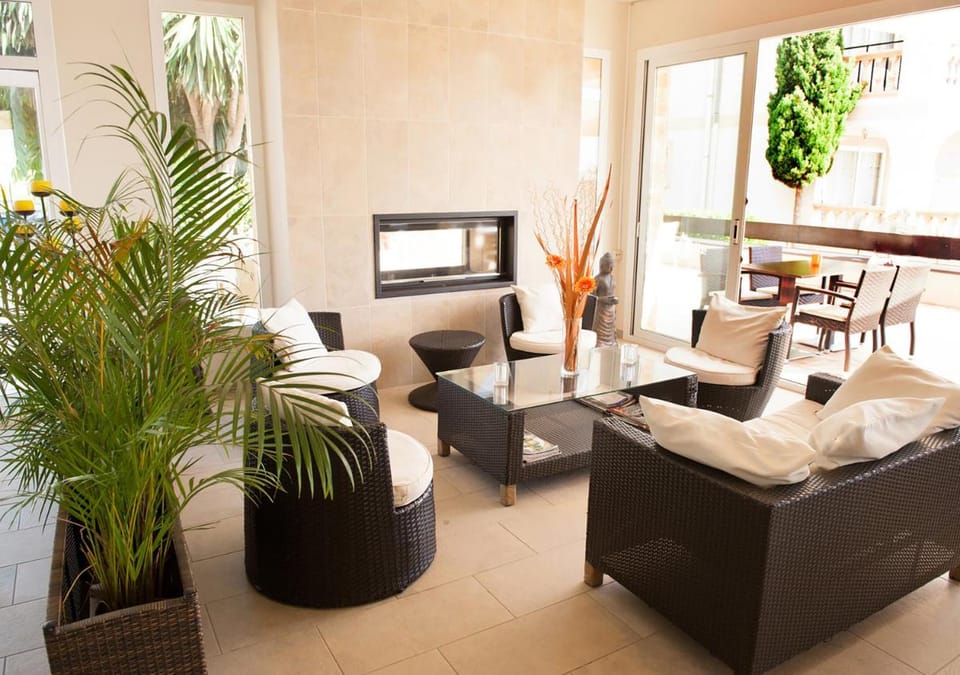 Apartamentos Sol Romántica by DOT Suites Apartment hotel in Llevant