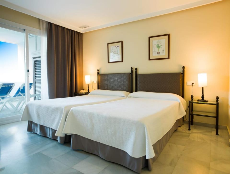 Aparthotel Monarque Sult Apartment hotel in Marbella