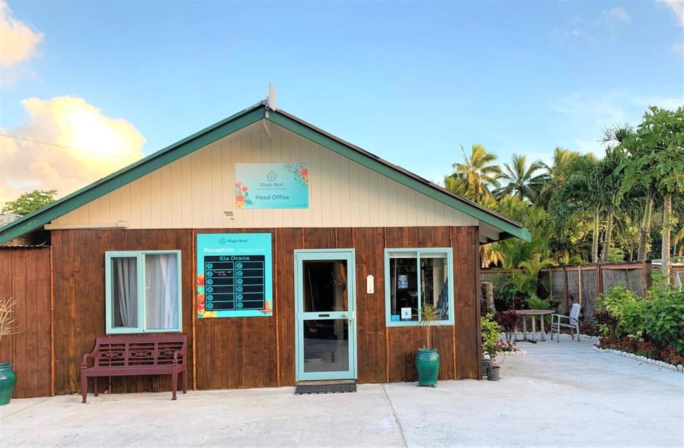 Magic Reef Bungalows Resort in Arorangi District