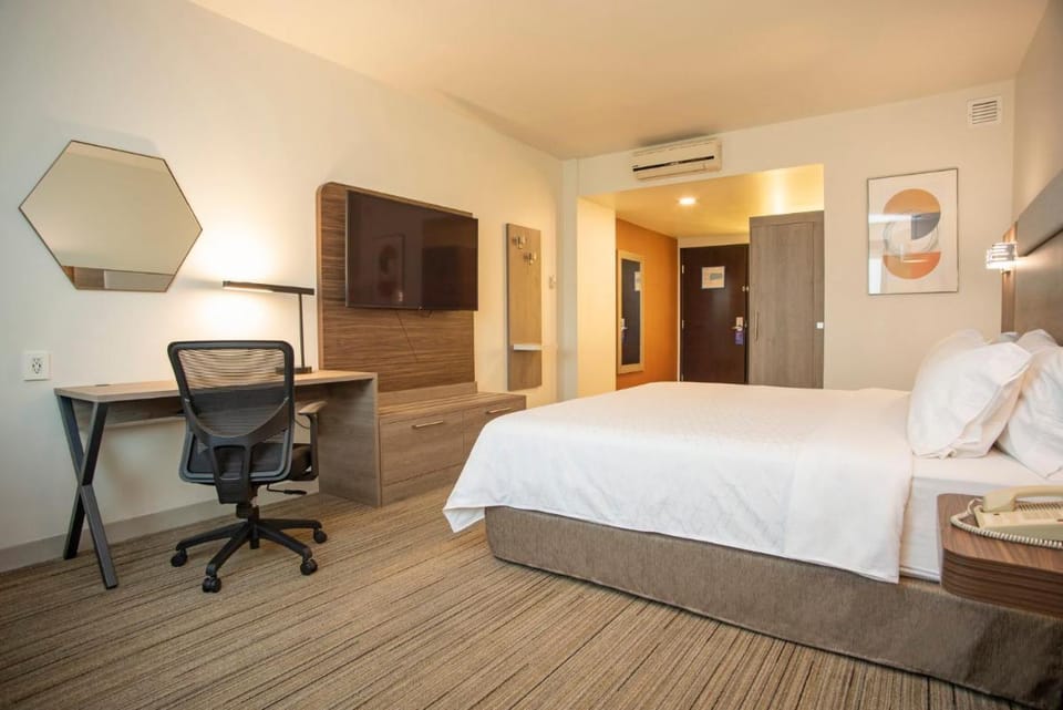 Holiday Inn Express Guadalajara Iteso By IHG Hotel in Tlaquepaque