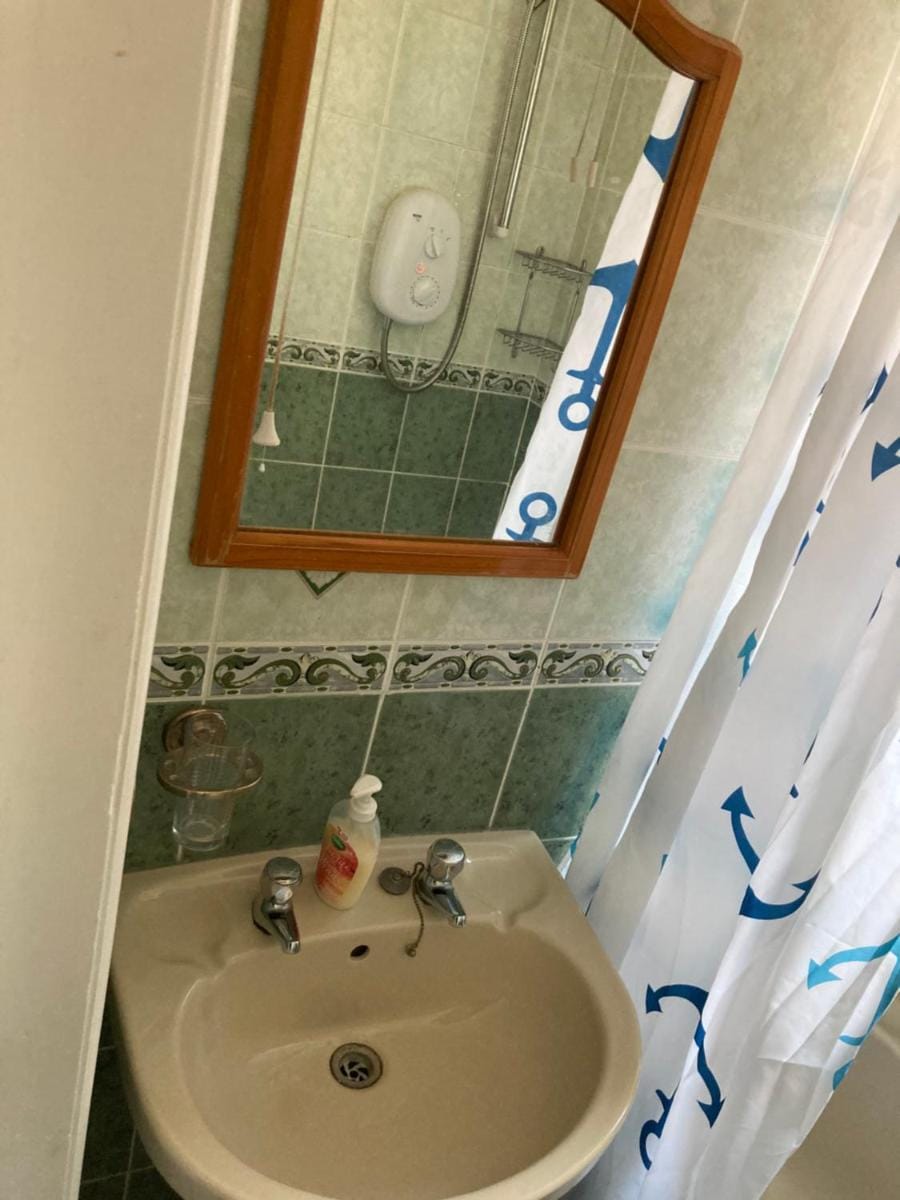 Harman Suites Self-Catering Apartments Free WIFI & Parking Apartment in Leeds