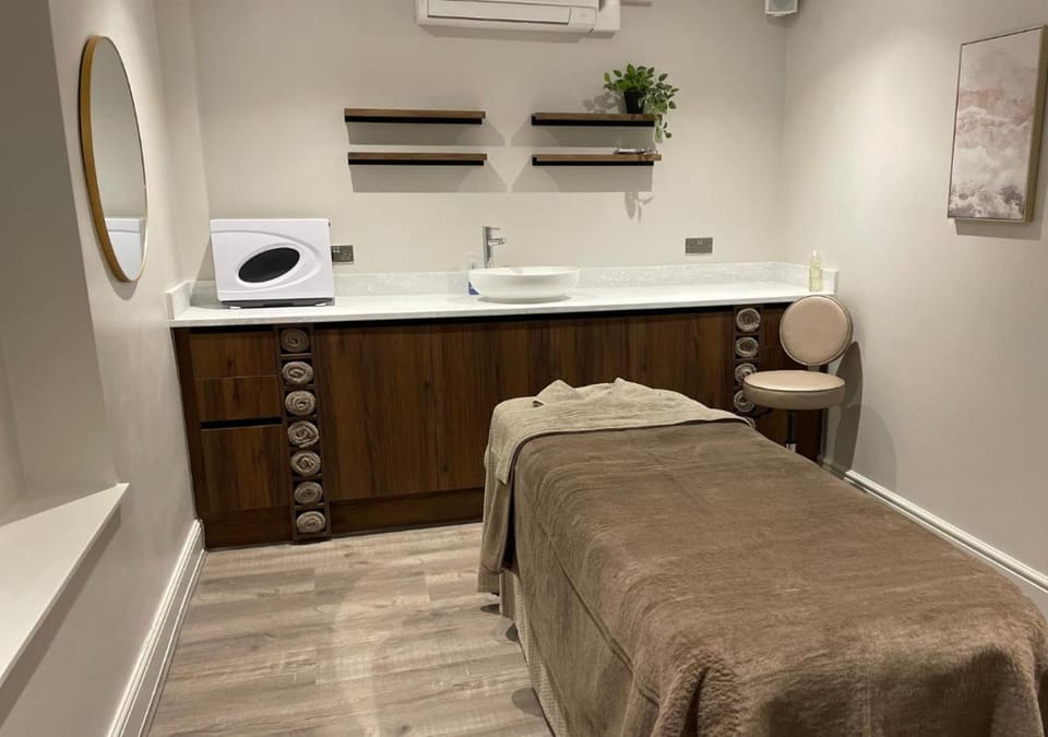 Hogs Back Hotel & Spa Hotel in Borough of Waverley