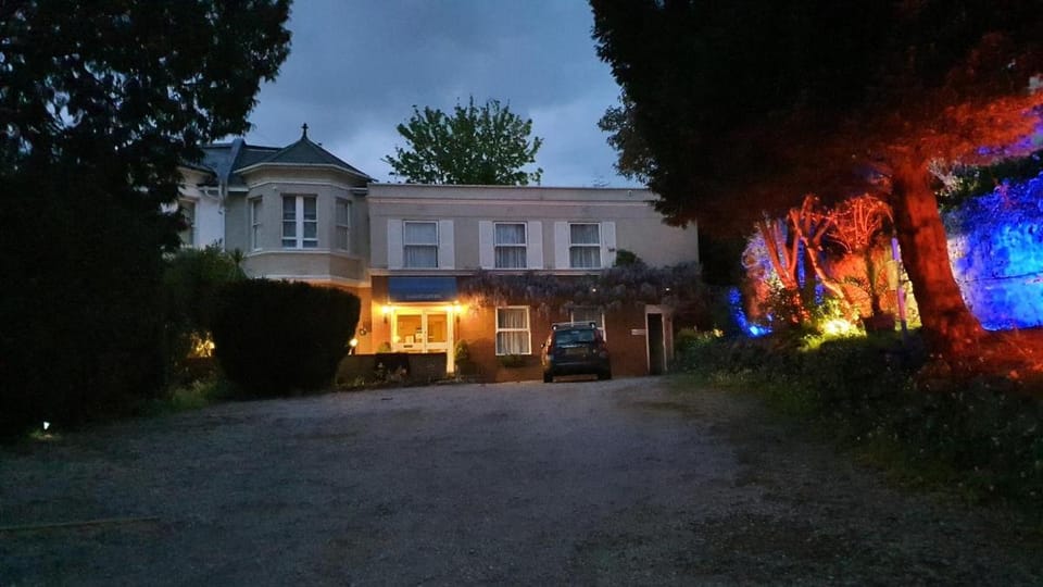 The Bahamas Bed and Breakfast in Torquay