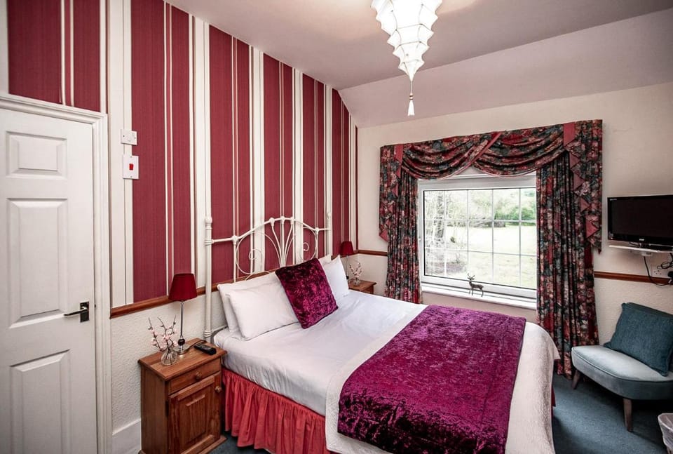 Trivelles Waterhall Country Gatwick Hotel & airport parking Country House in Crawley