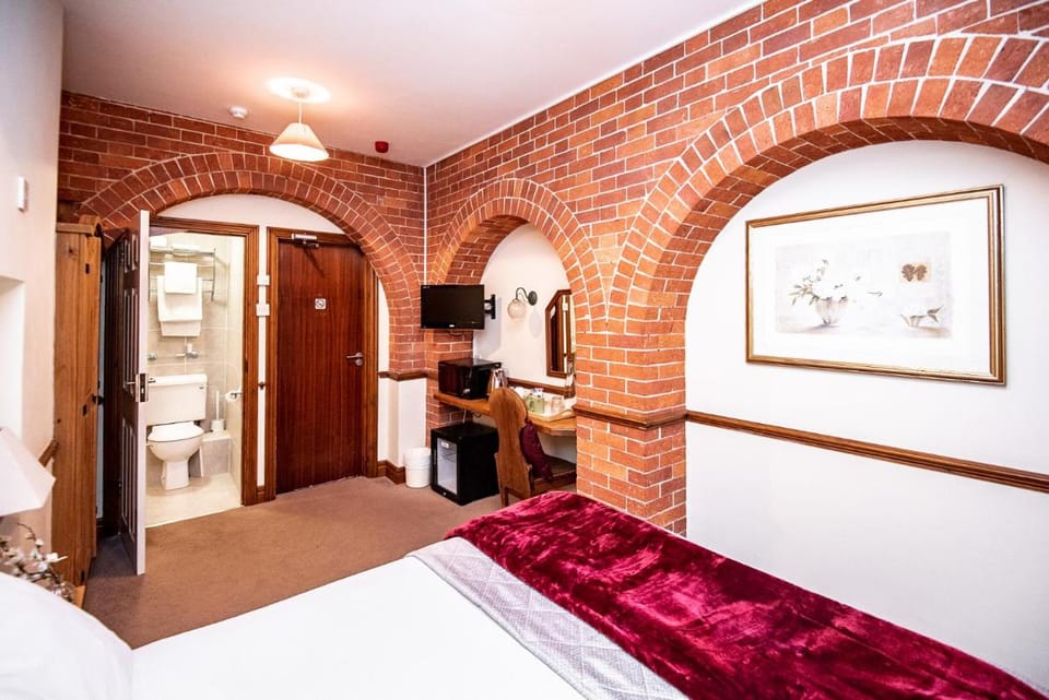 Trivelles Waterhall Country Gatwick Hotel & airport parking Country House in Crawley