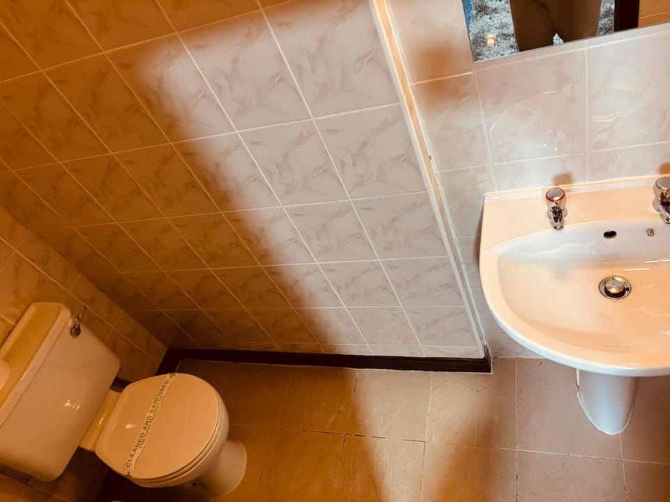 Acorn Lodge Hotel Gatwick & Parking Hotel in Horley