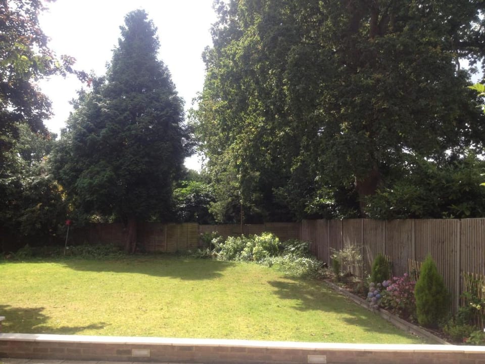 Gainsborough Lodge Bed and Breakfast in Horley