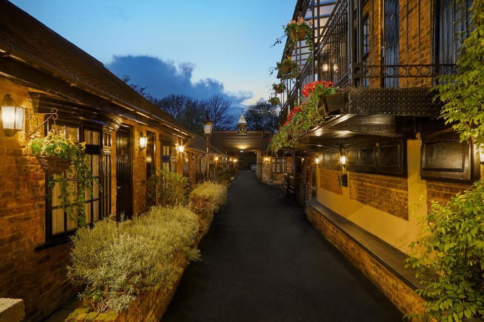 The Christopher Hotel Bar and Grill Hotel in Windsor