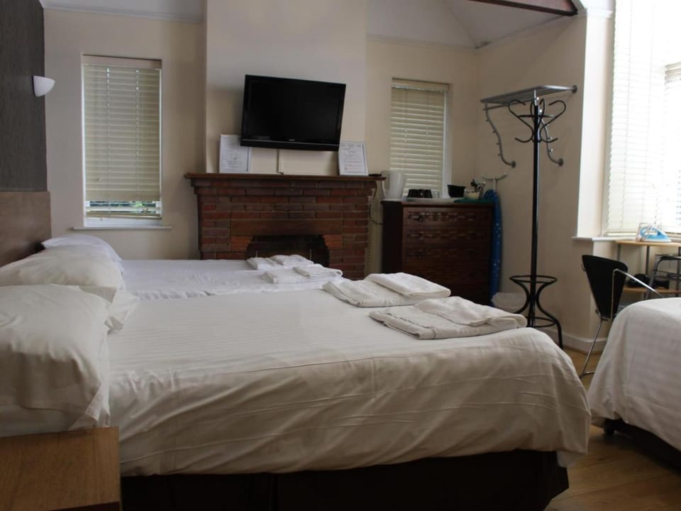 Debden Guest House Bed and Breakfast in Uxbridge