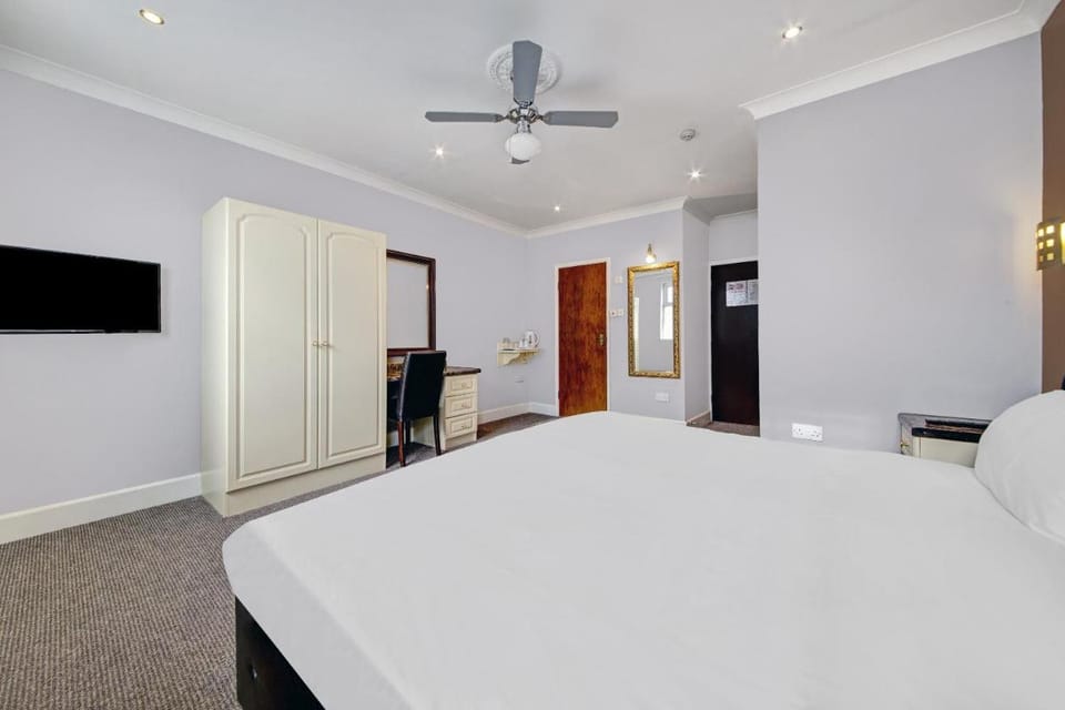 OYO Bostons Manor Hotel Hotel in London Borough of Ealing