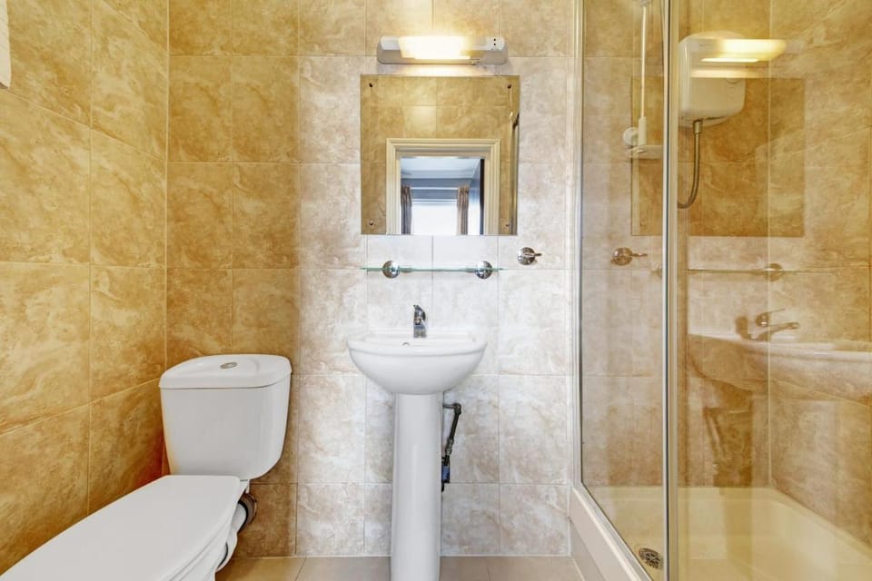 OYO Bostons Manor Hotel Hotel in London Borough of Ealing