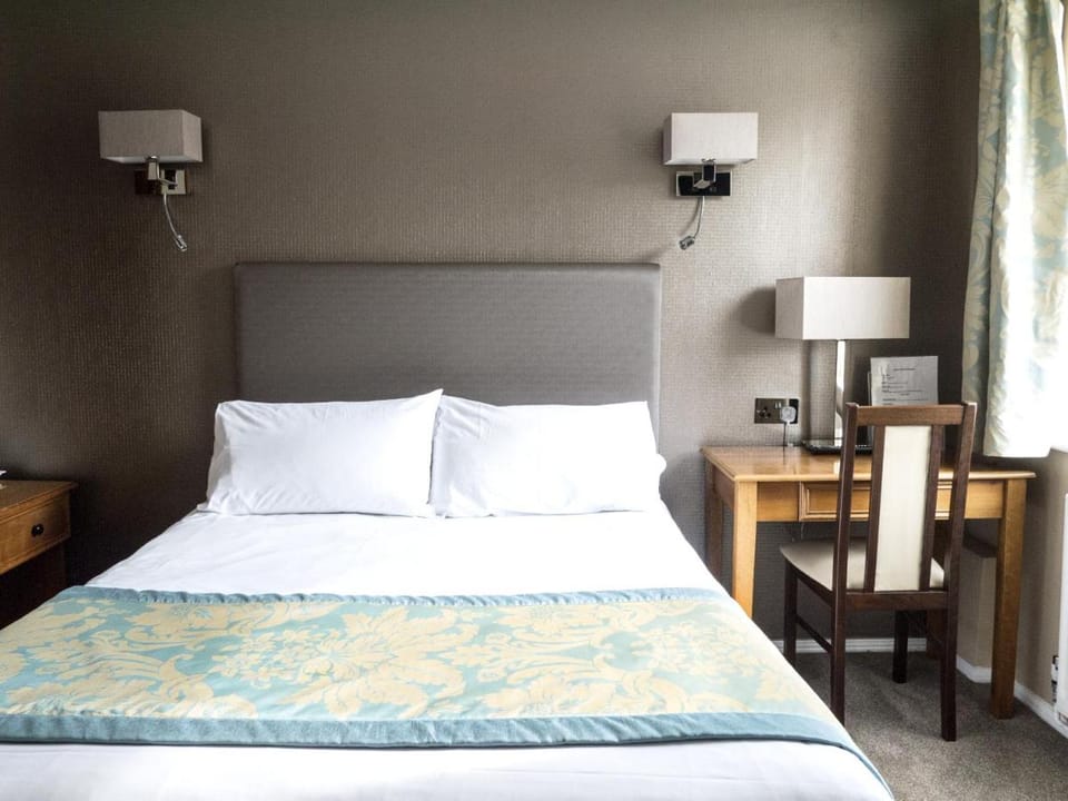 Victoria Park Lodge Bed and Breakfast in Royal Leamington Spa