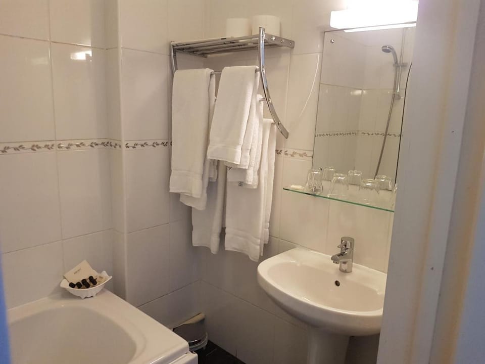Victoria Park Lodge Bed and Breakfast in Royal Leamington Spa