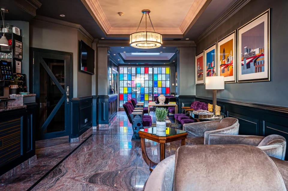 The California Hotel in London Borough of Islington