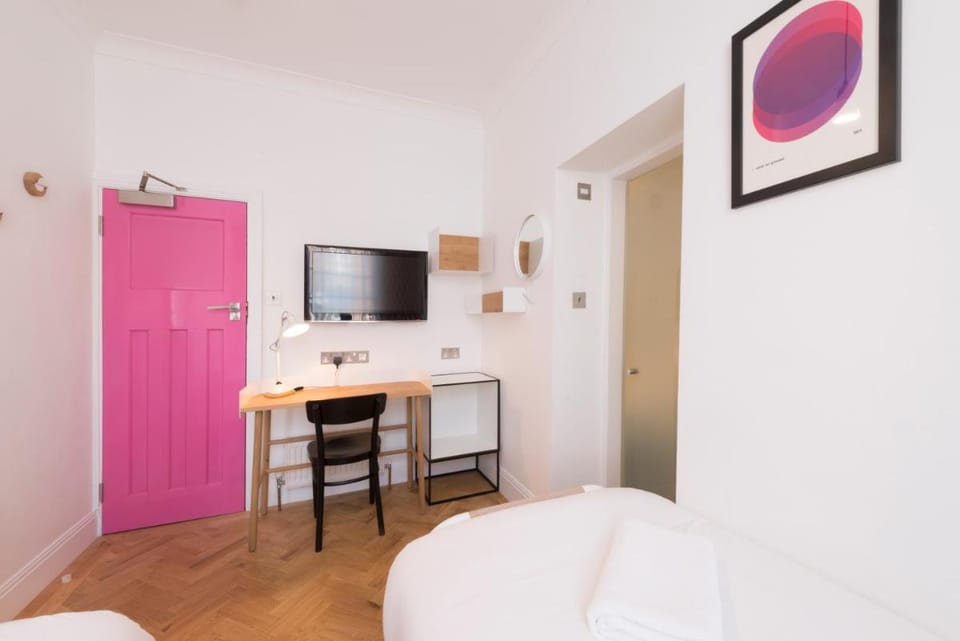 The California Hotel in London Borough of Islington