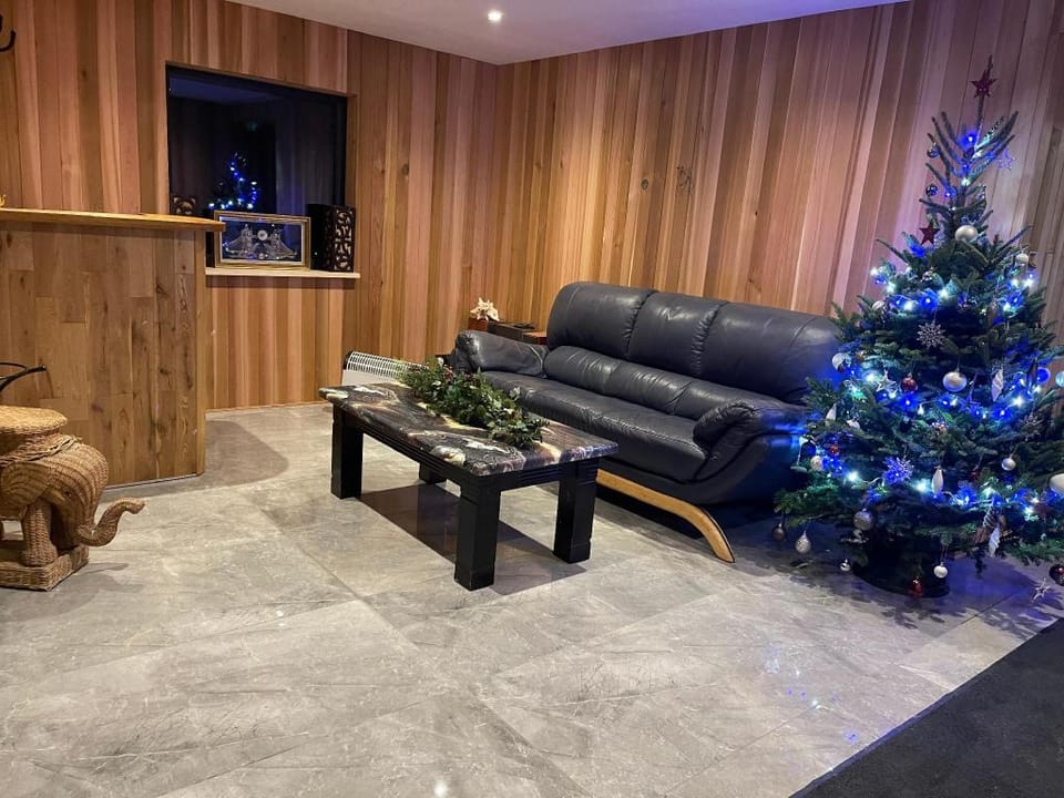 Da Vinci Guest House Gatwick Bed and Breakfast in Crawley