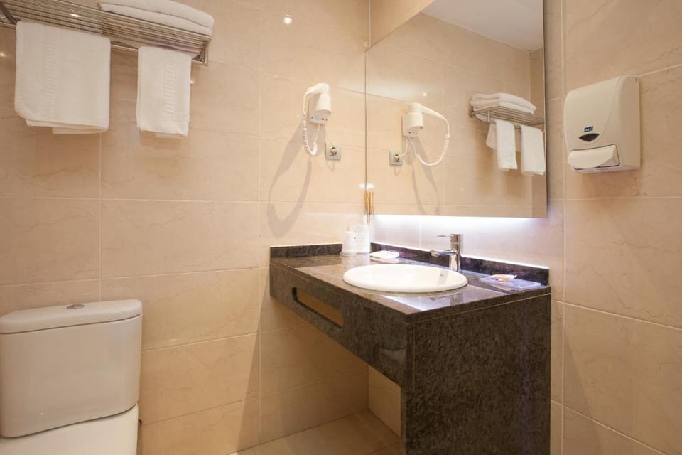 Hostal Fernando Bed and Breakfast in Barcelona