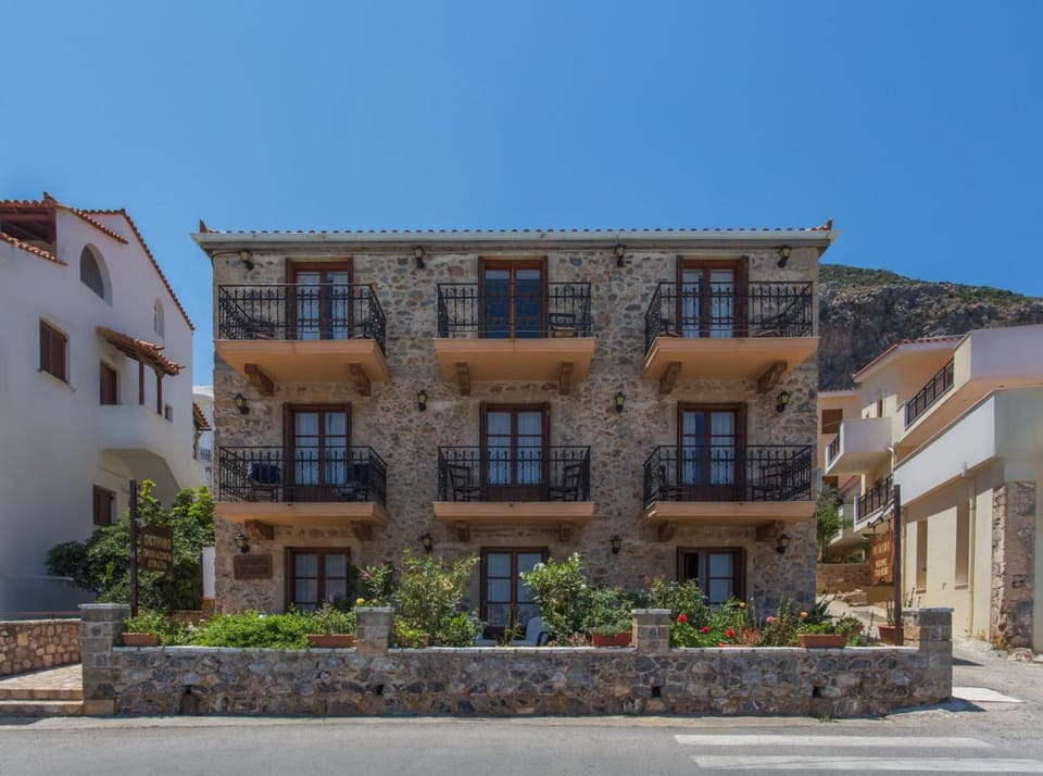 Petrino Guesthouse Bed and Breakfast in Islands