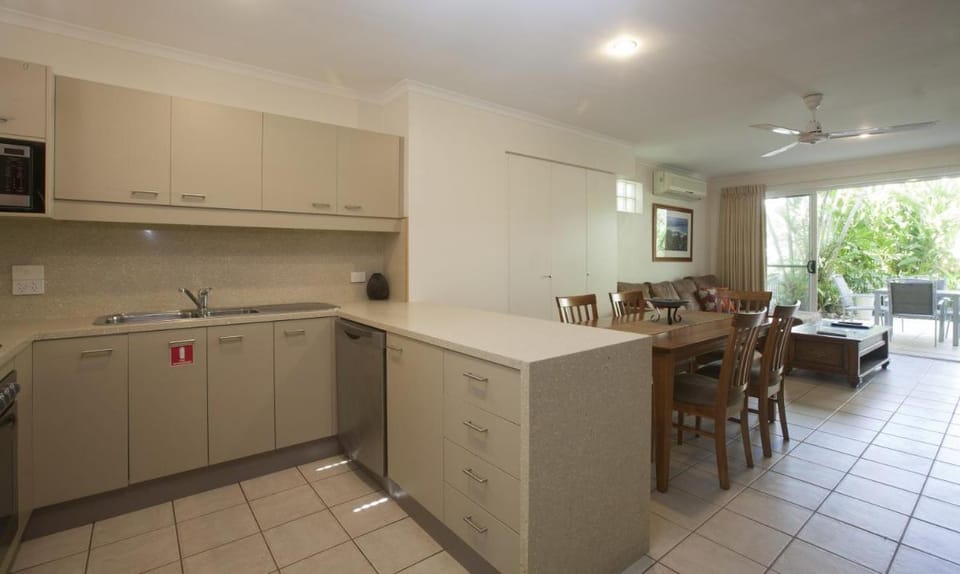 Coral Sea Villas Apartment hotel in Port Douglas