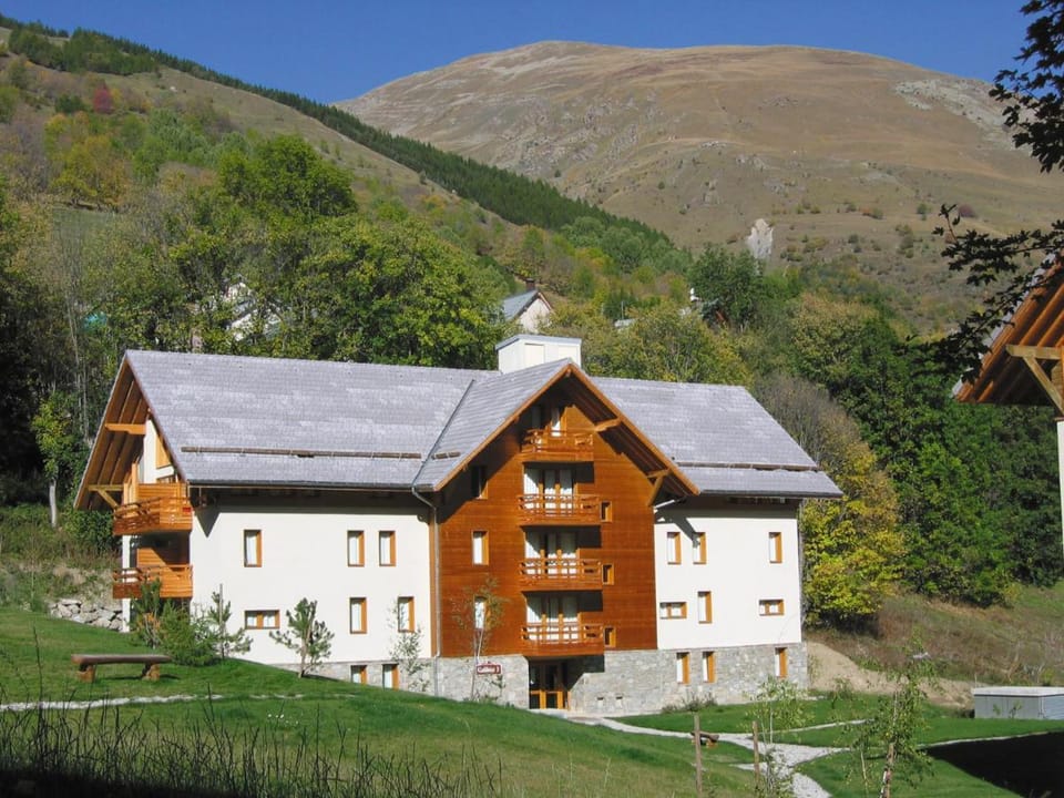 Lagrange Vacances Chalets du Galibier Apartment hotel in Auvergne-Rhône-Alpes