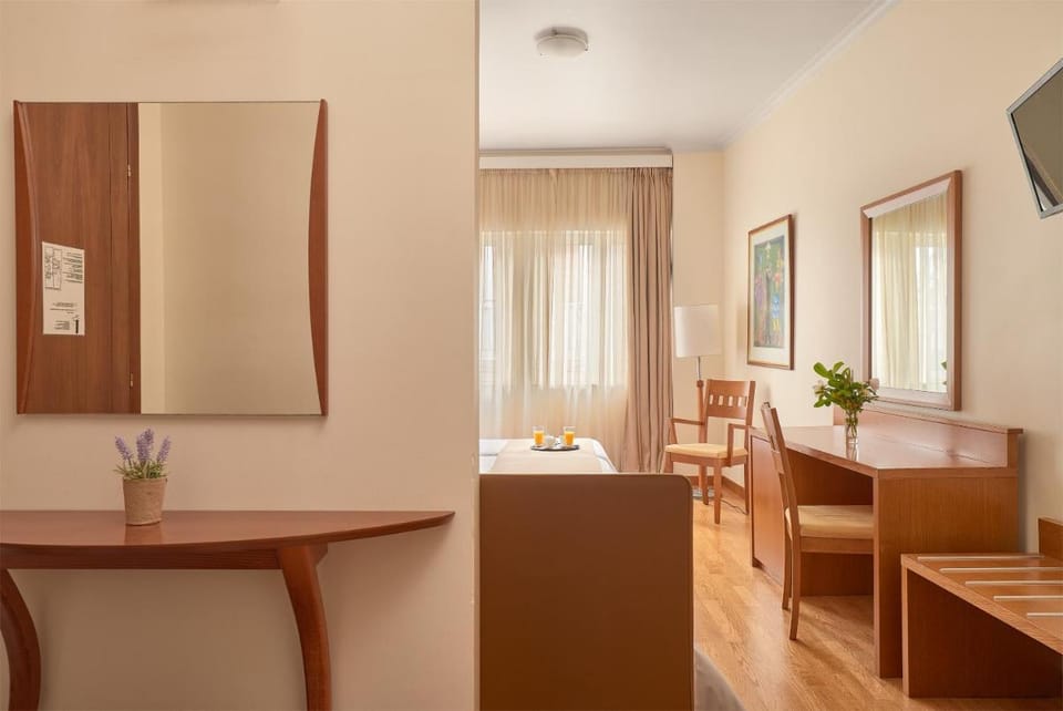Athos Hotel Hotel in Athens
