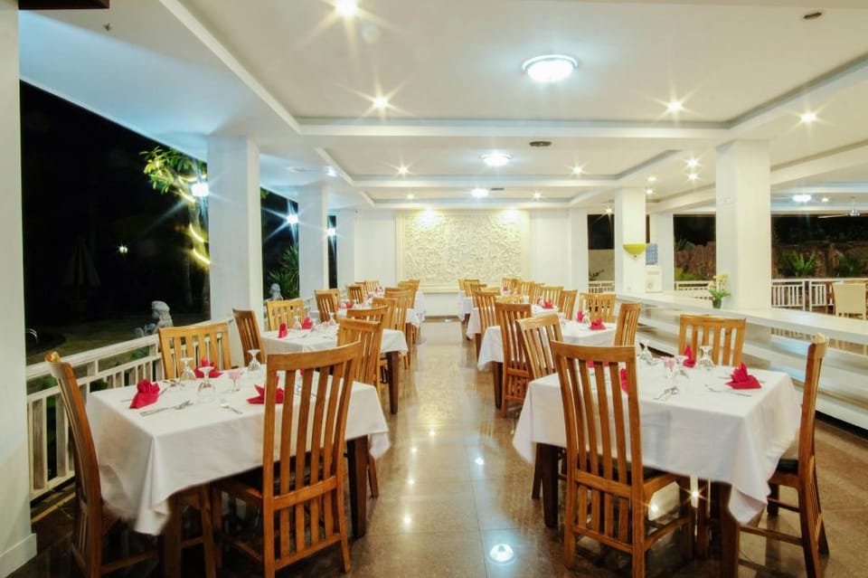 Puri Saron Hotel Senggigi Hotel in Pemenang