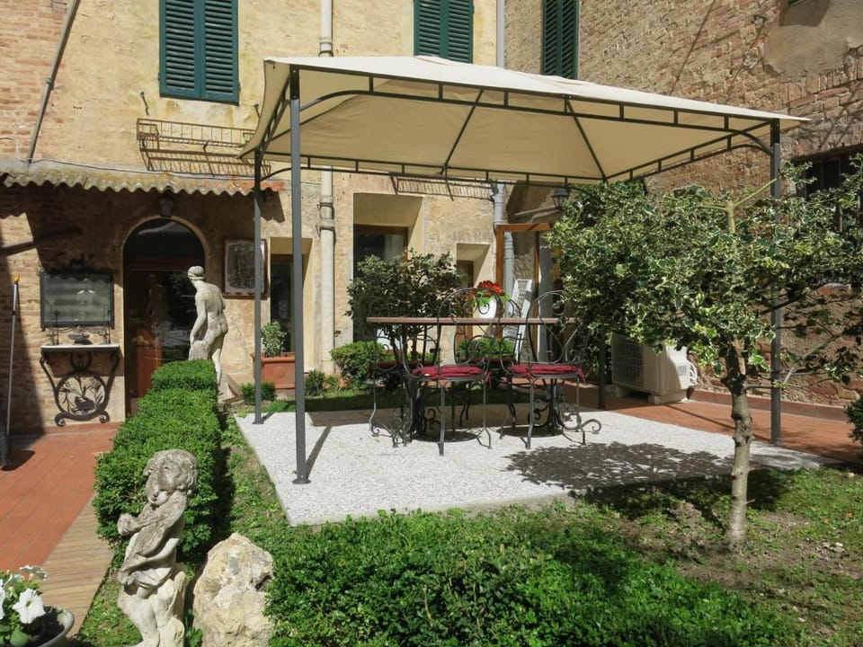 Piazza Paradiso Accommodation Bed and Breakfast in Siena
