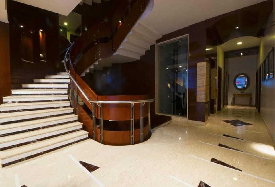 Aura Hotel Hotel in New Delhi
