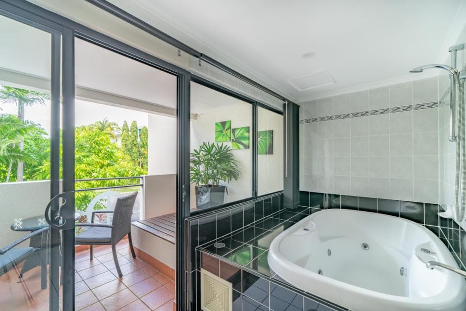 Regal Port Douglas Apartment hotel in Port Douglas