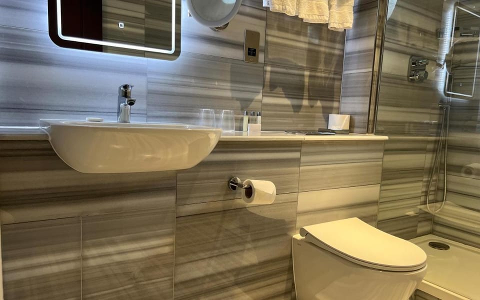 Warren House Hotel Hotel in Kingston upon Thames
