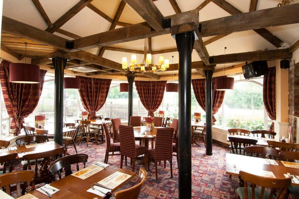 Premier Inn Leeds South - Birstall Hotel in Leeds
