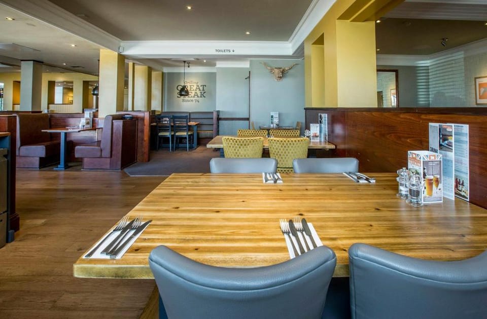 Premier Inn Leeds / Bradford Airport Hotel in Leeds