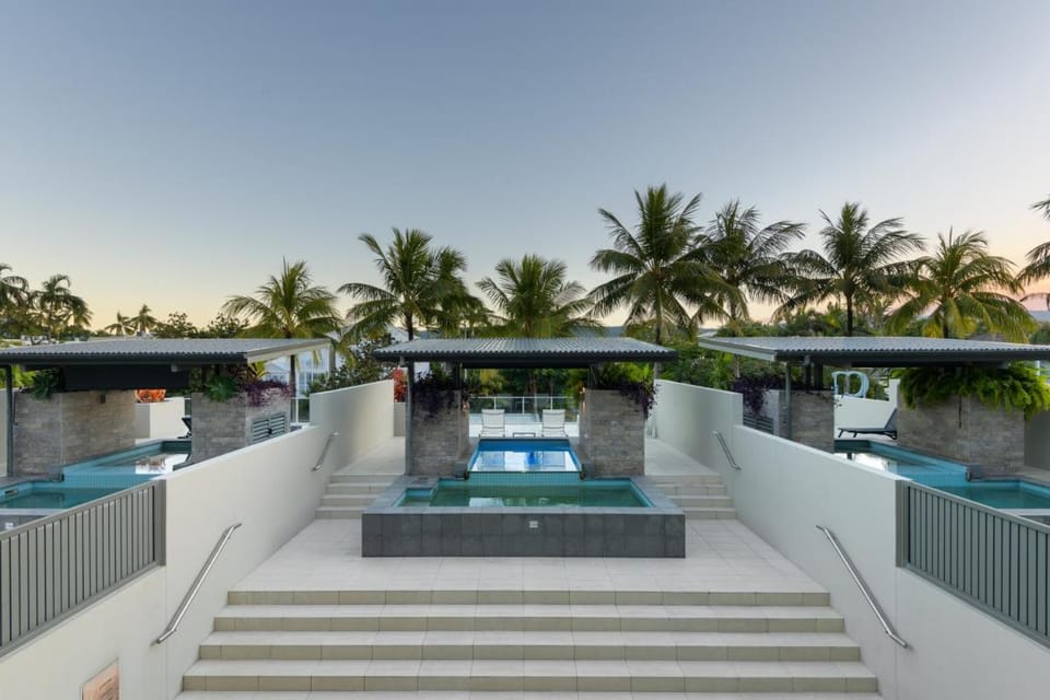 Coconut Grove Apartment hotel in Port Douglas