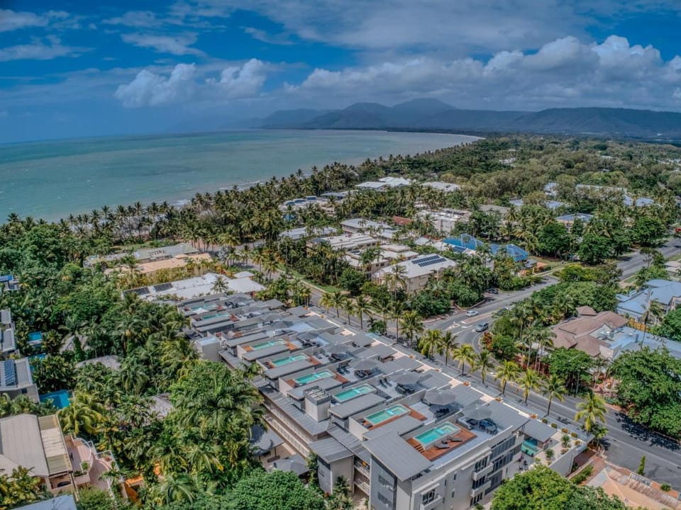 Coconut Grove Apartment hotel in Port Douglas