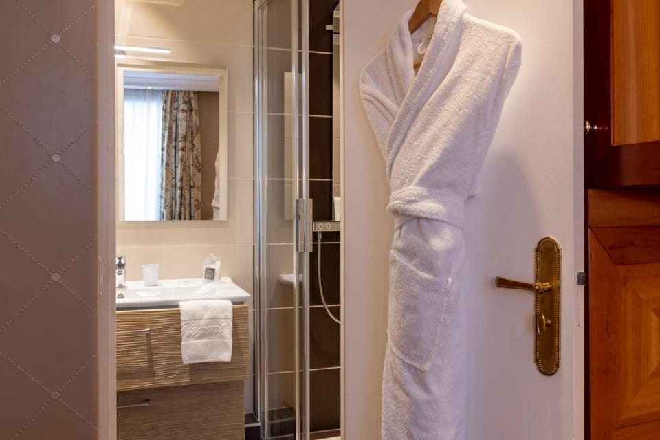 Hotel Le Regent Paris Hotel in Paris