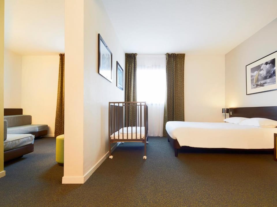 Kyriad Hotel Orly Aeroport - Athis Mons Hotel in Île-de-France