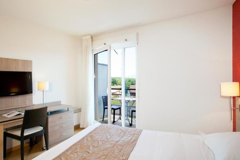 Séjours & Affaires Genève Gex Les Rives Du Léman Apartment hotel in Gex