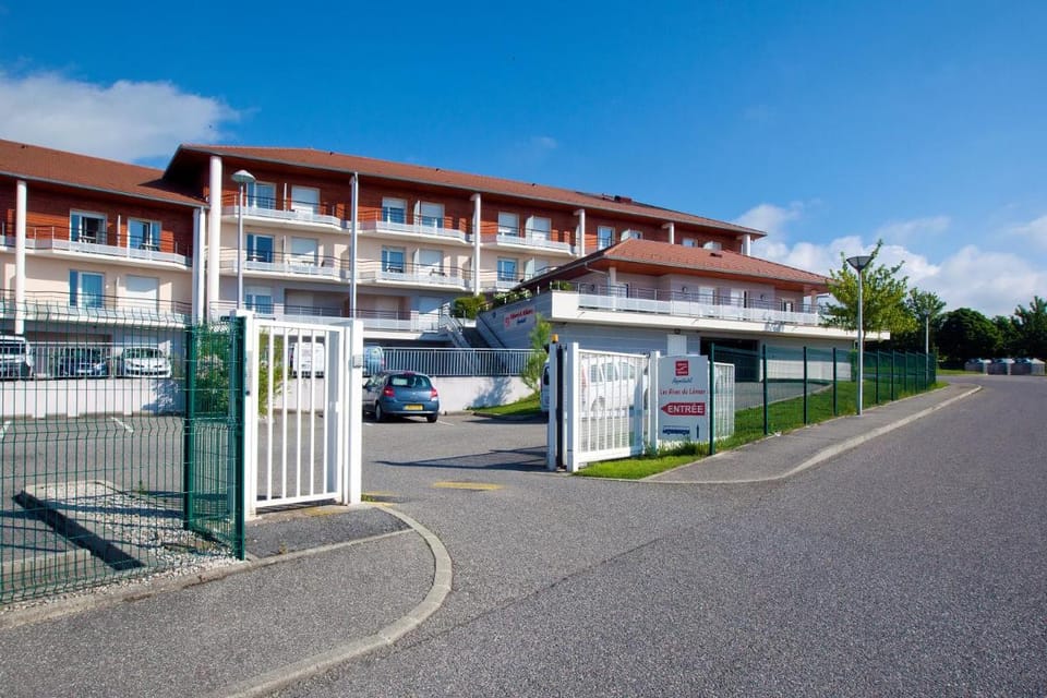 Séjours & Affaires Genève Gex Les Rives Du Léman Apartment hotel in Gex