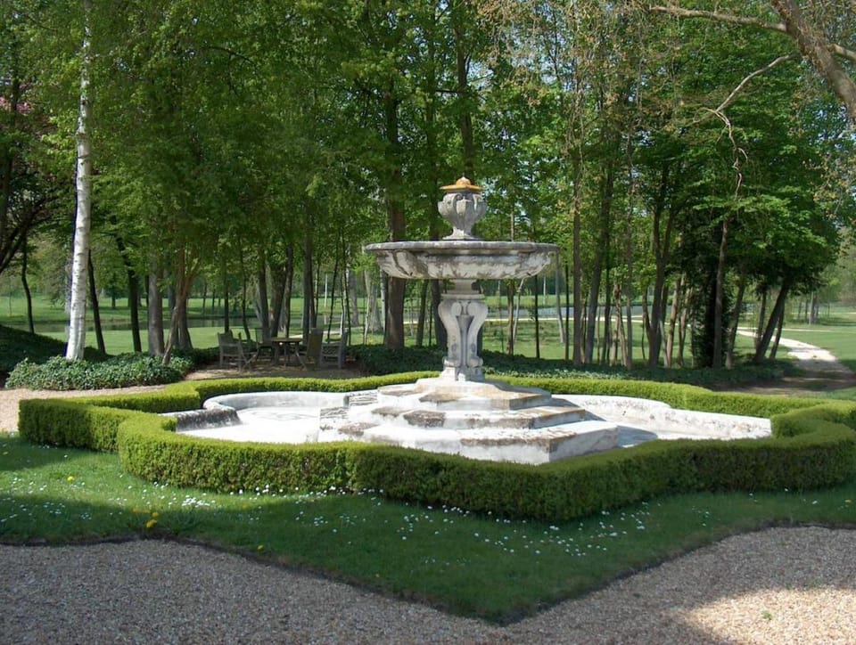 The Originals Access, HÃ´tel La Dousseine, Dreux Nord Hotel in Normandy