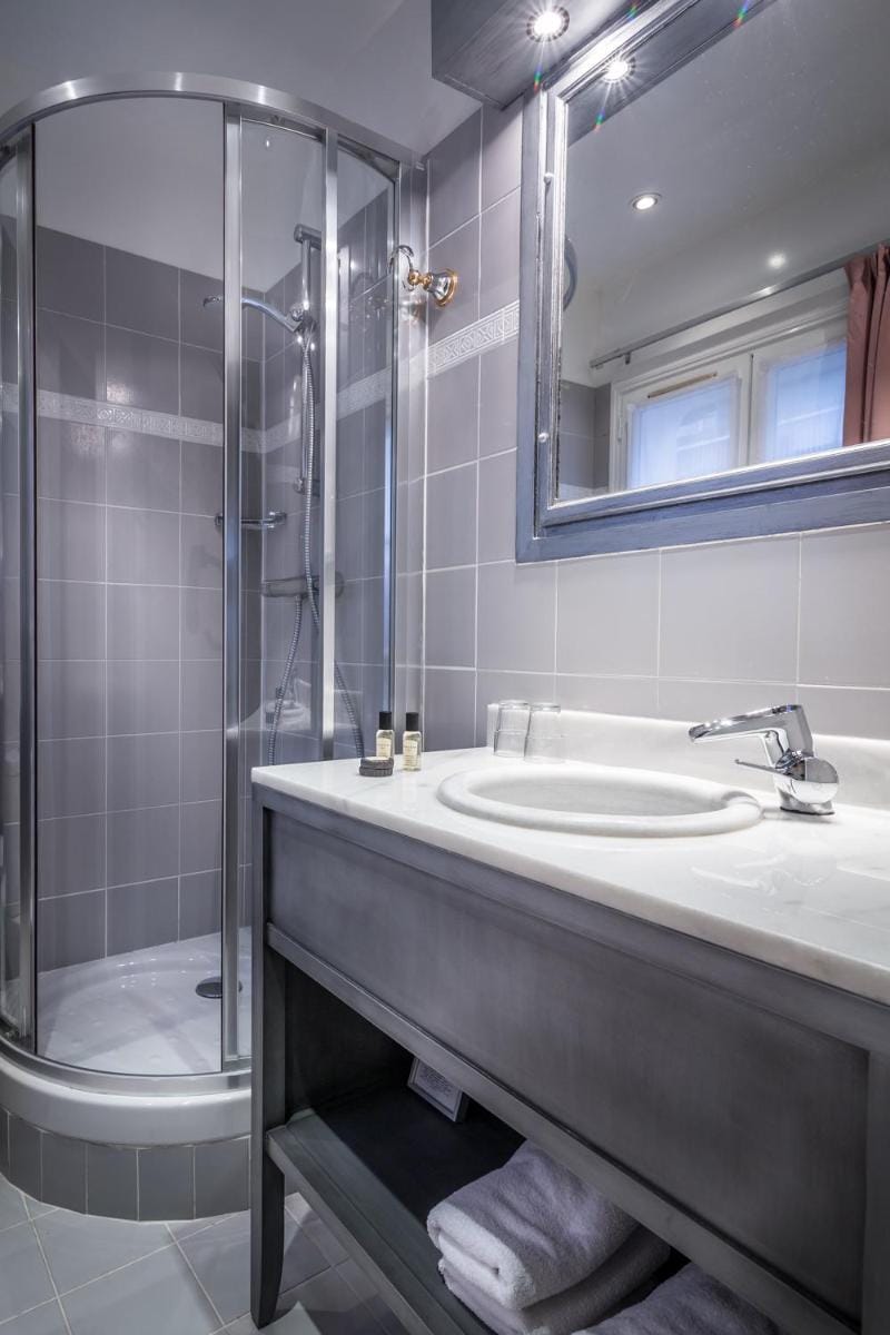 Champerret Heliopolis Hotel in Paris