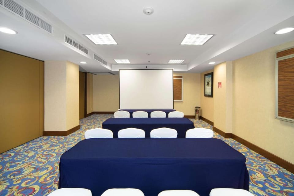 Hampton Inn By Hilton And Suites Mexico City Hotel in Mexico City