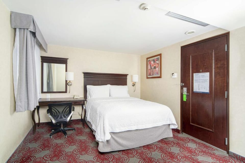 Hampton Inn By Hilton And Suites Mexico City Hotel in Mexico City