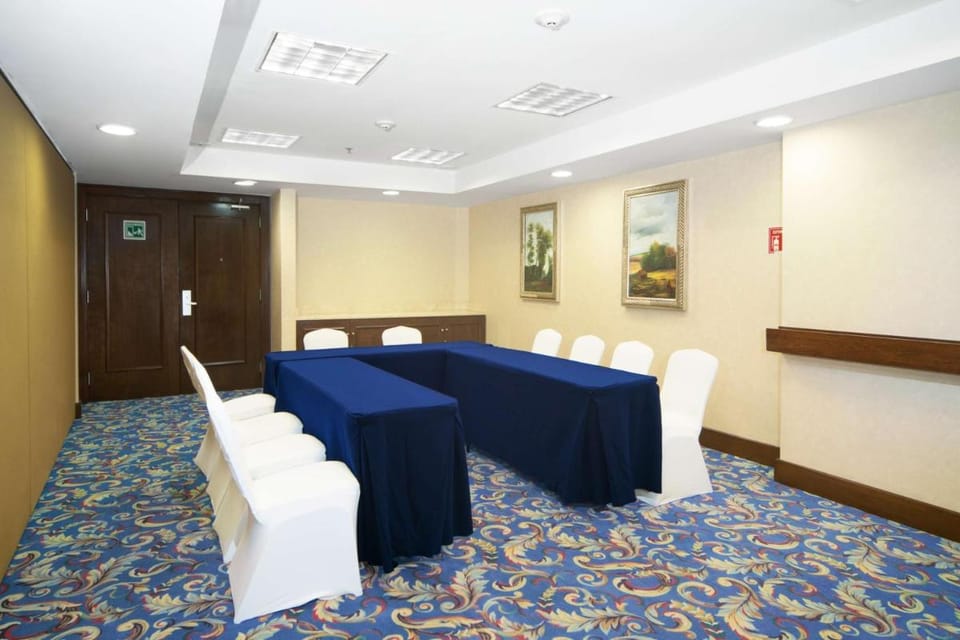Hampton Inn By Hilton And Suites Mexico City Hotel in Mexico City