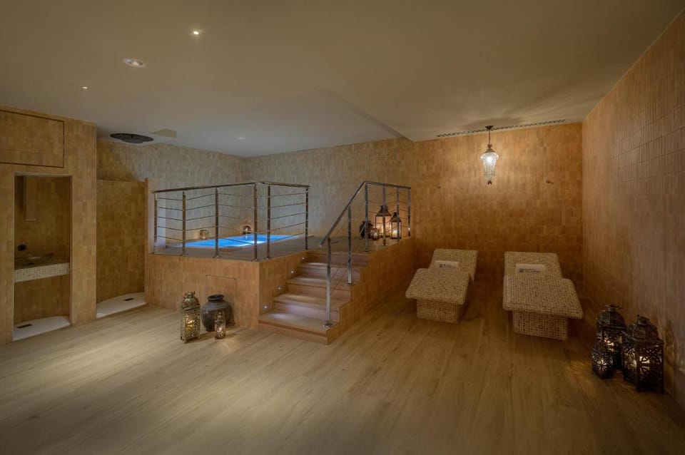 CoolRooms Palacio Villapanes 5 GL Hotel in Seville